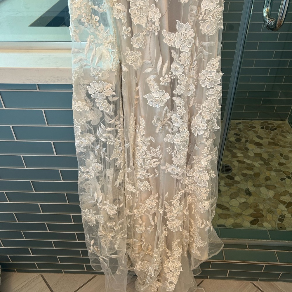 Allure Bridals Ivory Floral Lace Gown - Picture 7 of 16